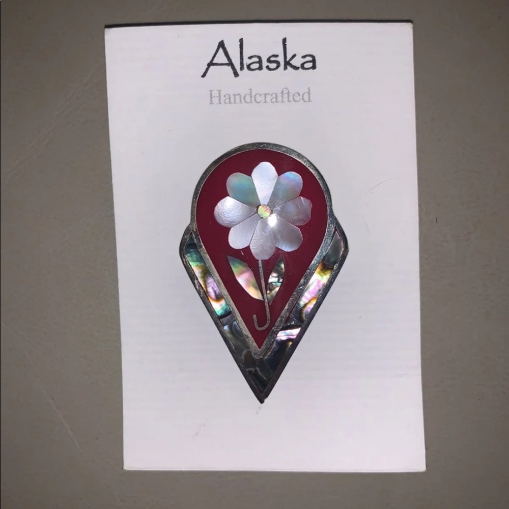 Handcrafted floral pin/pendant